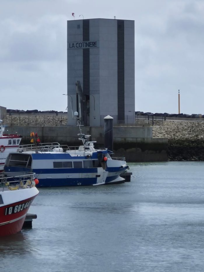 Déplacement des équipes de Territoires Nouvelle-Aquitaine dans lîle Doleron .Visite du port de  la Cotonnière qui sest agrandi en 2022. Il est un des plus important port français sur la façade Atlantique. 
Merci au pêcheurs qui depuis plus d un siècle font ce métier difficile pour nous amener la mer dans nos assiettes 
#TNA #nouvelleaquitaine