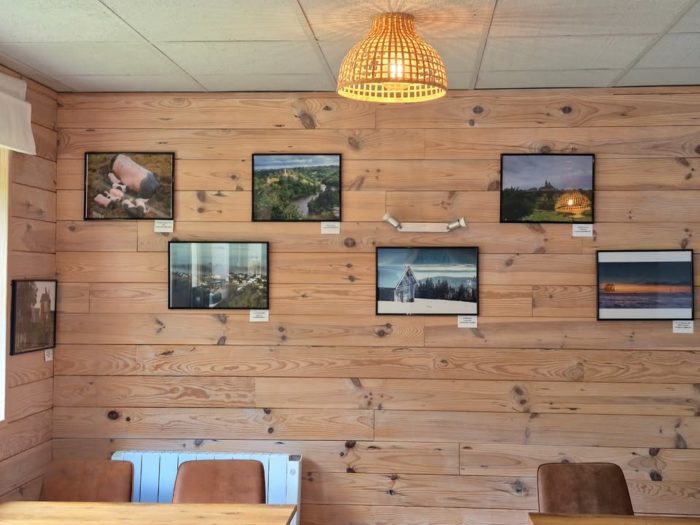 L exposition Ma région en Images Limousin 2025 est en place . 
Vous pouvez venir l admirer en Haute-Correze Dans l  hôtel restaurant ARDESIA à Peyrelevade Corrèze : https://www.ardesia-hautecorreze.com/fr
Merci à léquipe de l hôtel restaurant pour son accueil chaleureux. 
Allez leur rendre visite pour déguster de merveilleux plats à base de produits locaux et voir notre exposition. 
#TNA #nouvelleaquitaine #Limousin #Corrèze